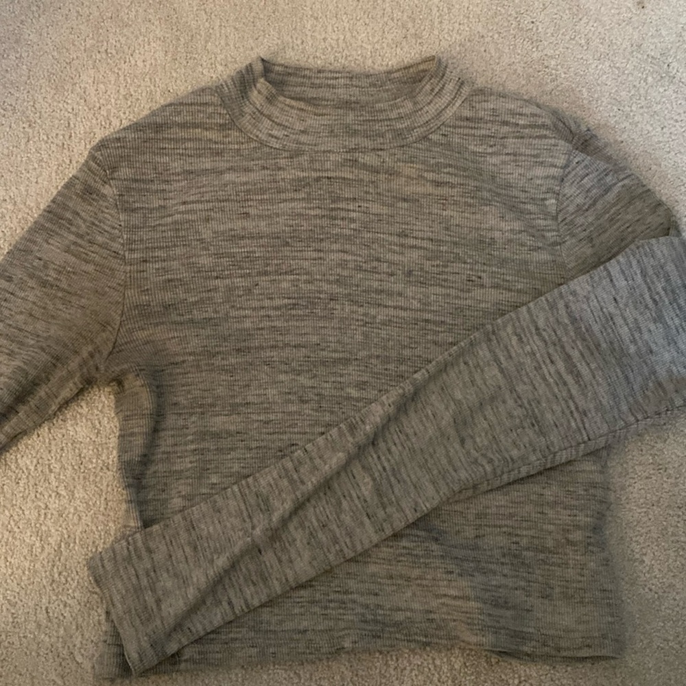 grey crop top